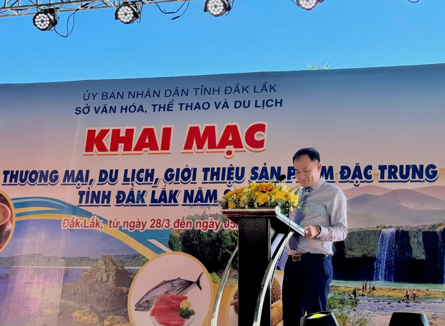 Ông Lê Phúc Long, Phó Giám đốc Sở Văn hóa, Thể thao và Du lịch Đắk Lắk phát biểu khai mạc